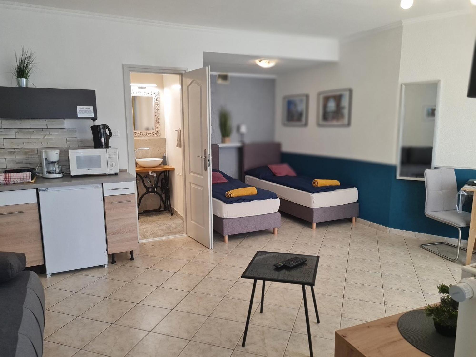 Csever Apartman Tata Exterior foto