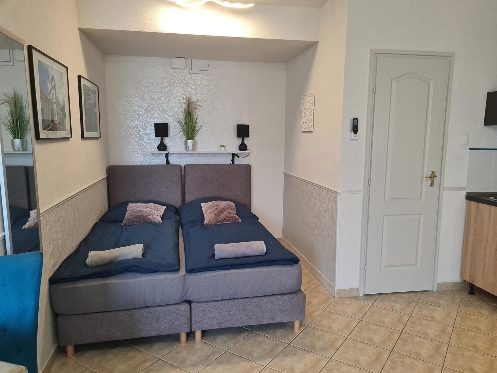 Csever Apartman Tata Exterior foto